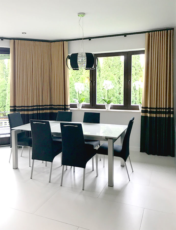 Miękkie tkaniny w nowoczesnym wnętrzu — nowoczesny salon