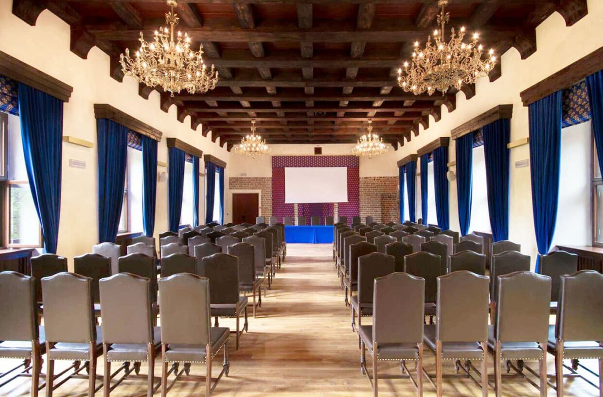 Osłony okienne w sali konferencyjnej — Zamek w Uniejowie, ujęcie 15