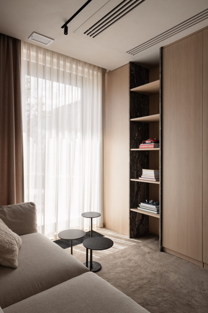 Firany i zasłony w gabinecie — apartament w Krakowie